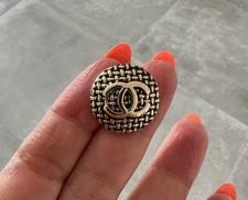 CHANEL Gold Metal Buttons 20mm